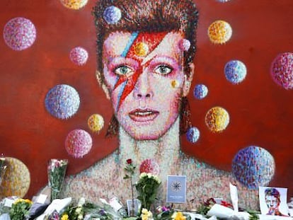 Mural tributo a David Bowie en su barrio natal, Brixton (Londres).