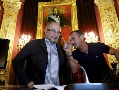 El anterior alcalde socialista, Francisco Rodr&iacute;guez, y el director de comunicaci&oacute;n, Luis Congil.