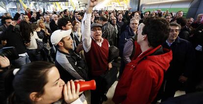 Protesta de trabajadores en la T-4 del aeropuerto Madrid-Barajas durante un conflicto laboral anterior en 2013