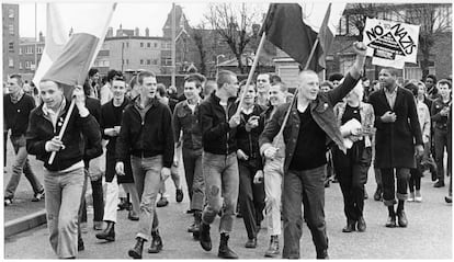 'Skinheads' antifascistas en una manifestación contraria al National Front británico, partido de la ultraderecha, en West Bromwich, Reino Unido, el 28 de abril de 1979.
