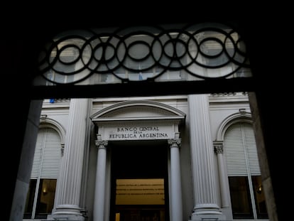 Fachada de la sede del Banco Central de la República Argentina, en Buenos Aires.