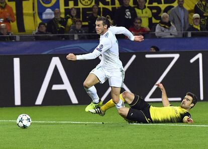 La jugada en la que Gareth Bale reclam&oacute; penalti. 