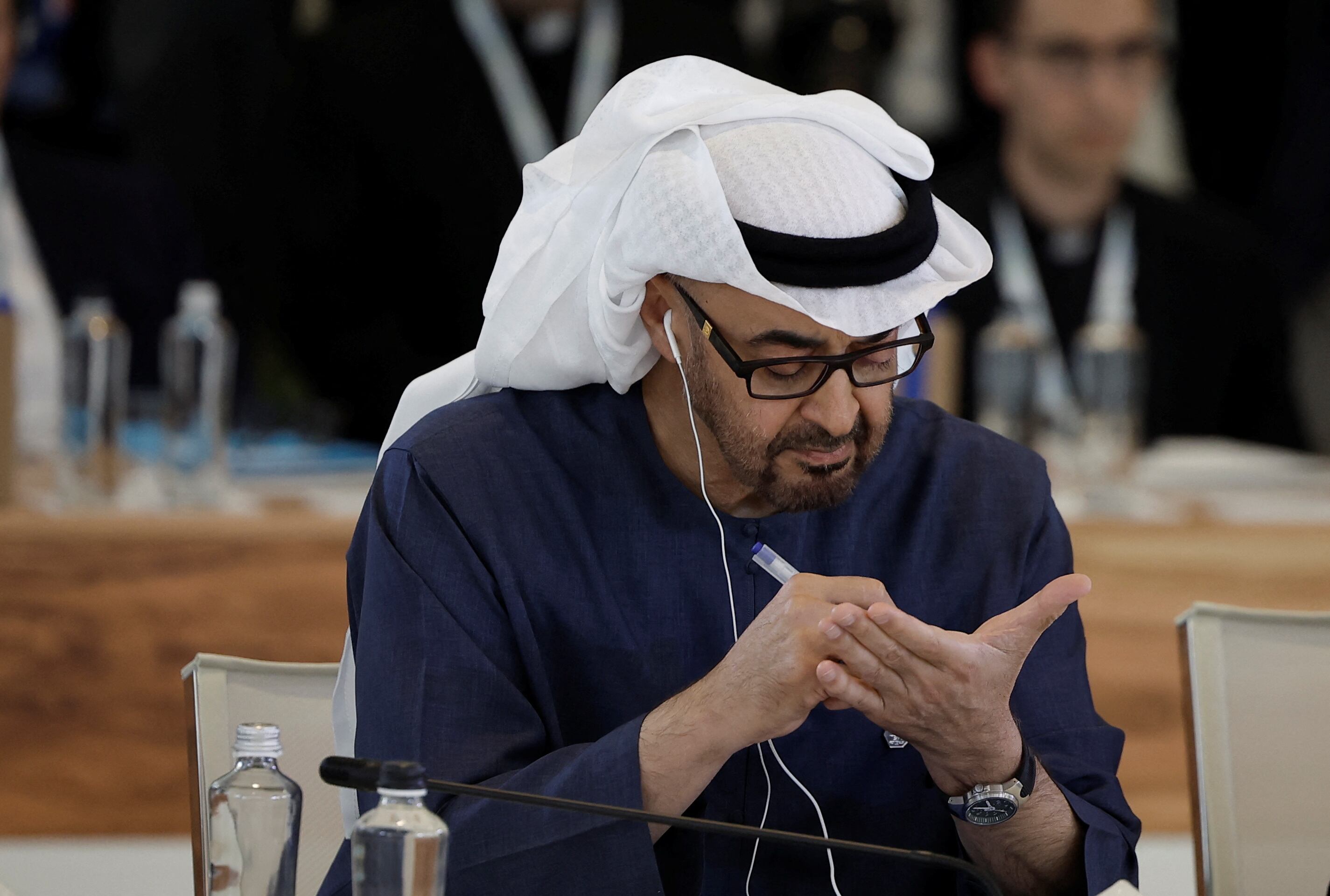 El presidente de los Emiratos Árabes Unidos, Mohammed bin Zayed, durante la sesión sobre Inteligencia artificial, Energía, África y el Mediterráneo el segundo día de la cumbre del G-7 en Savelletri, este viernes.