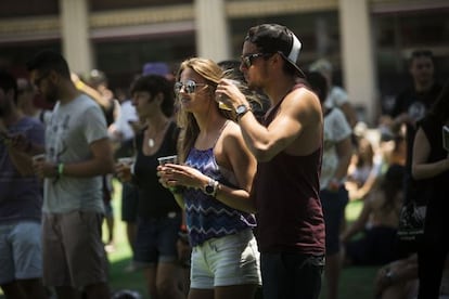 Dos joves al Festival Sónar 2015.