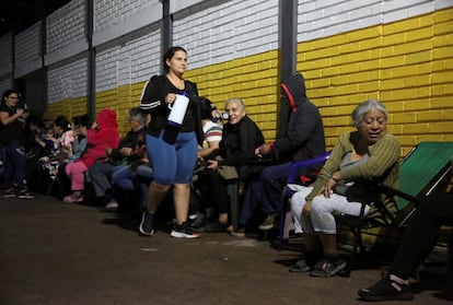 En la ciudad de  Las Vegas de Tariba, Venezuela, la gente prácticamente pernocto en las afueras de los centros de votación. 
