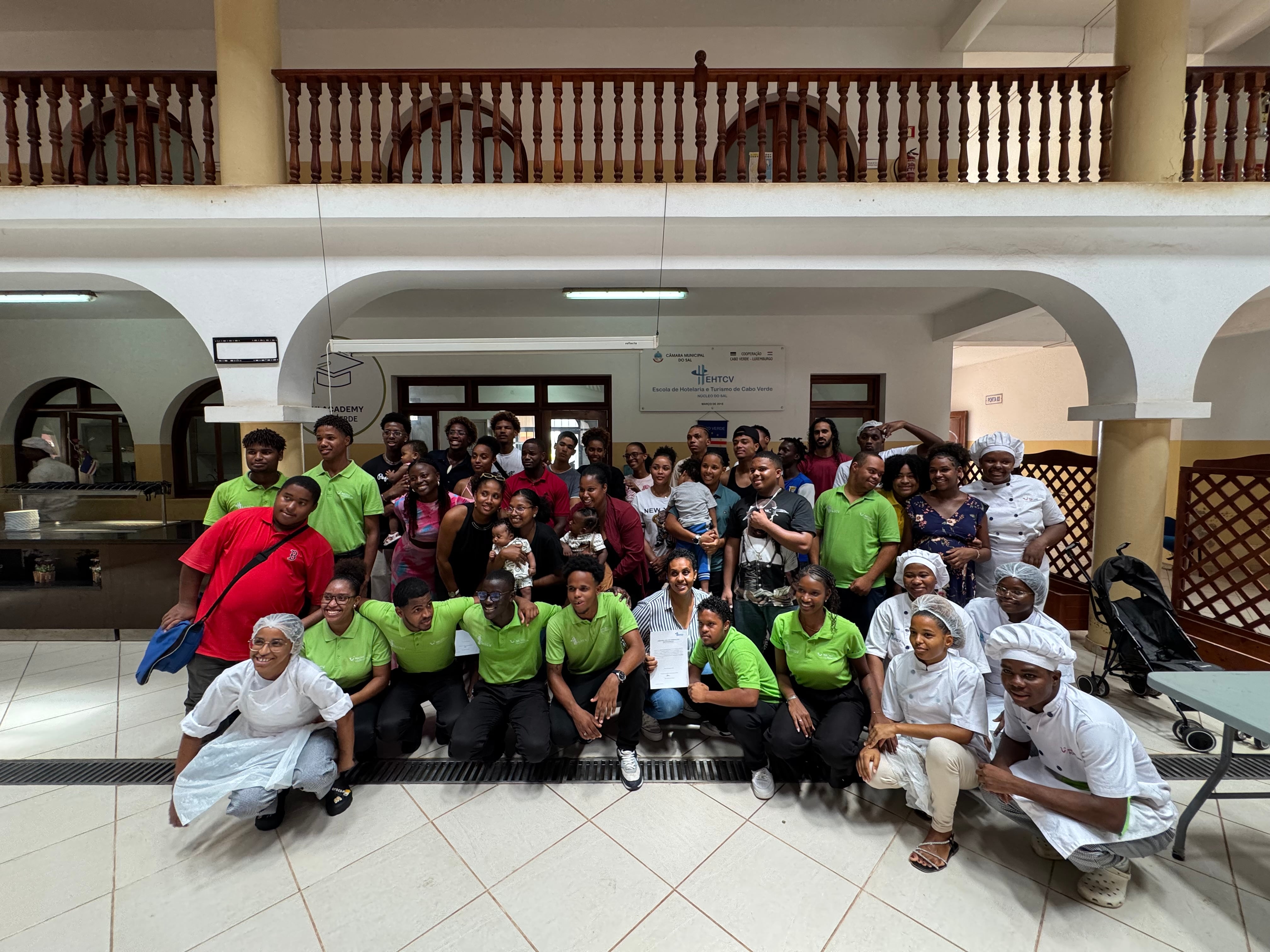 Alumnos y profesores de TUI Academy, en Sal, Cabo Verde, el 11 de septiembre de 2025.