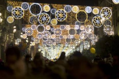 Alumbrado navideño en el centro de Sevilla.