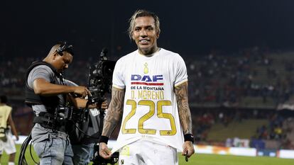 Dayro Moreno celebra su gol número 225 en la liga colombiana de fútbol, en Medellín.