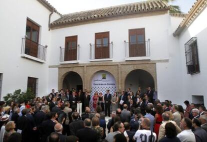 Las ministras Trinidad Jiménez y Rosa Aguilar asistieron ayer a la inauguración del centro cultural.