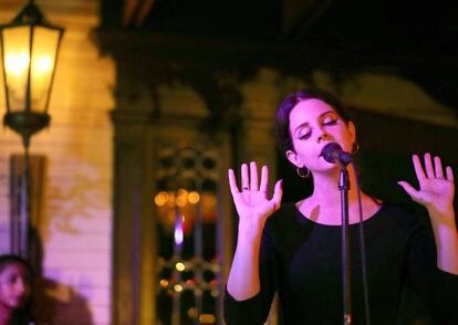 Lana del Rey durante un concierto el pasado junio en Los Angeles.