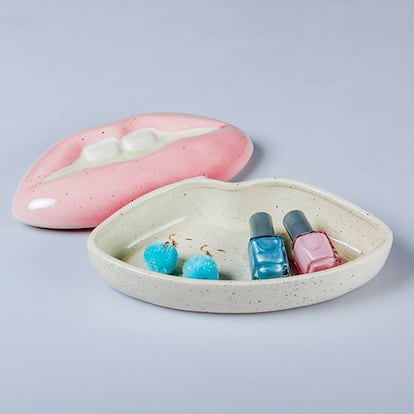 La opción más divertida (y decorativa) de la lista: caja con forma de labios de la marca Dooc, que tiene tienda en Madrid además de online. Cuesta 29,95 euros.