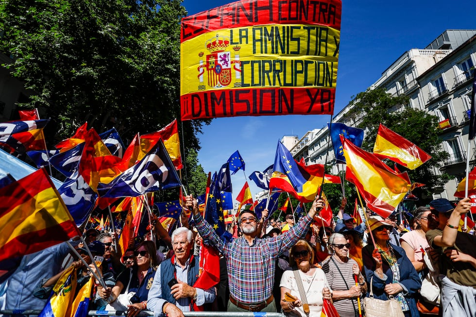 La manifestación del PP contra el Gobierno de Pedro Sánchez y la ley de ...