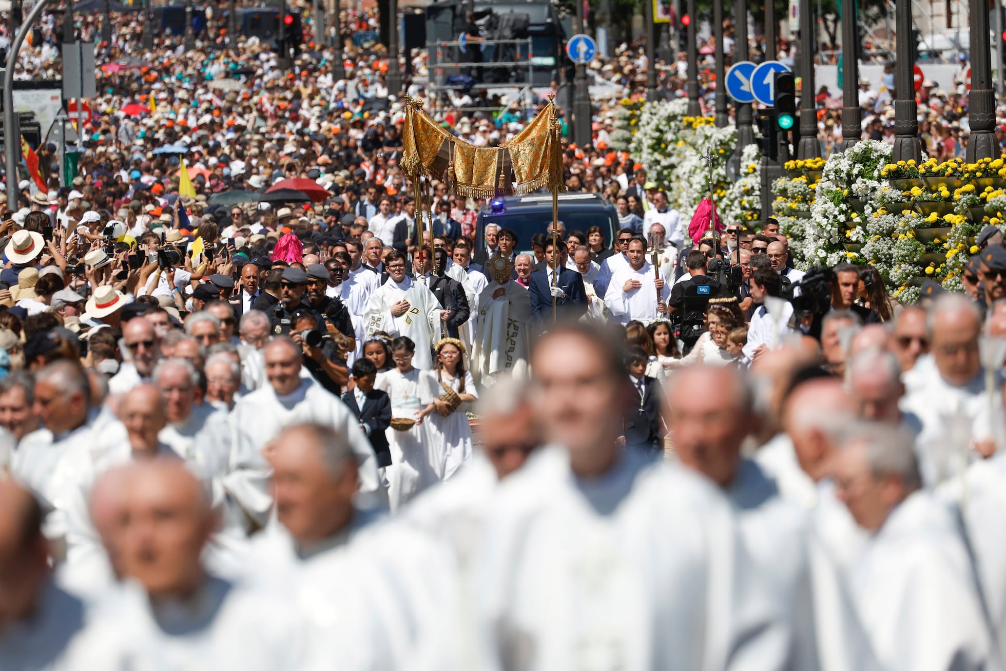 El segundo día de la visita del papa León XIV a Madrid, en imágenes ...