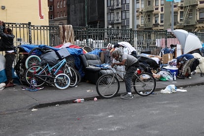 Personas sin hogar en el barrio de Tenderloin, de San Francisco, el pasado 30 de octubre.