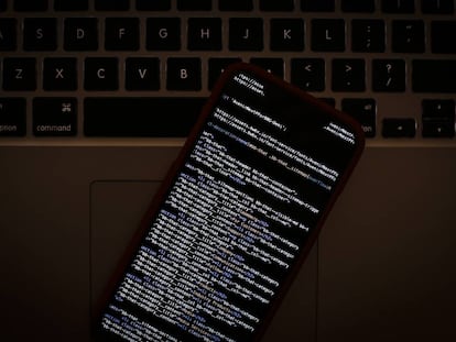 Un código HTML en una pantalla de un iPhone.