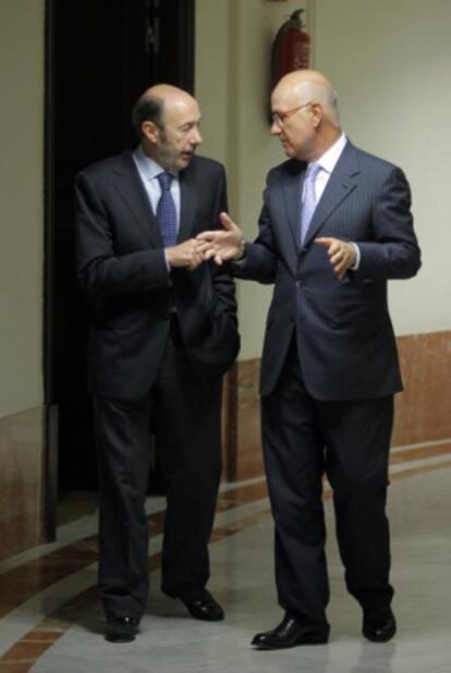 Rubalcaba y Durán charlan el martes en el Congreso.