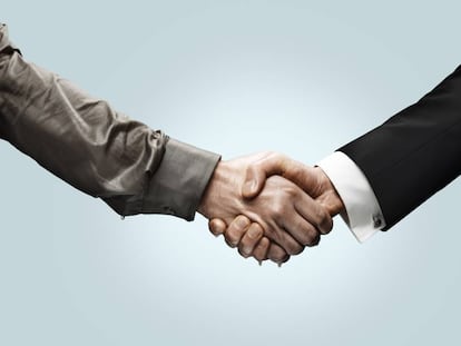 EY prevé que las empresas españolas salgan de compras en 2020: el 61% de los directivos buscará una fusión