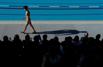 La piscina Andrew "Boy" Charlton acoge un desfile de moda masculina de la marca Katama del diseñador americano Garrett Neff durante la Fashion Week en Sidney (Australia).