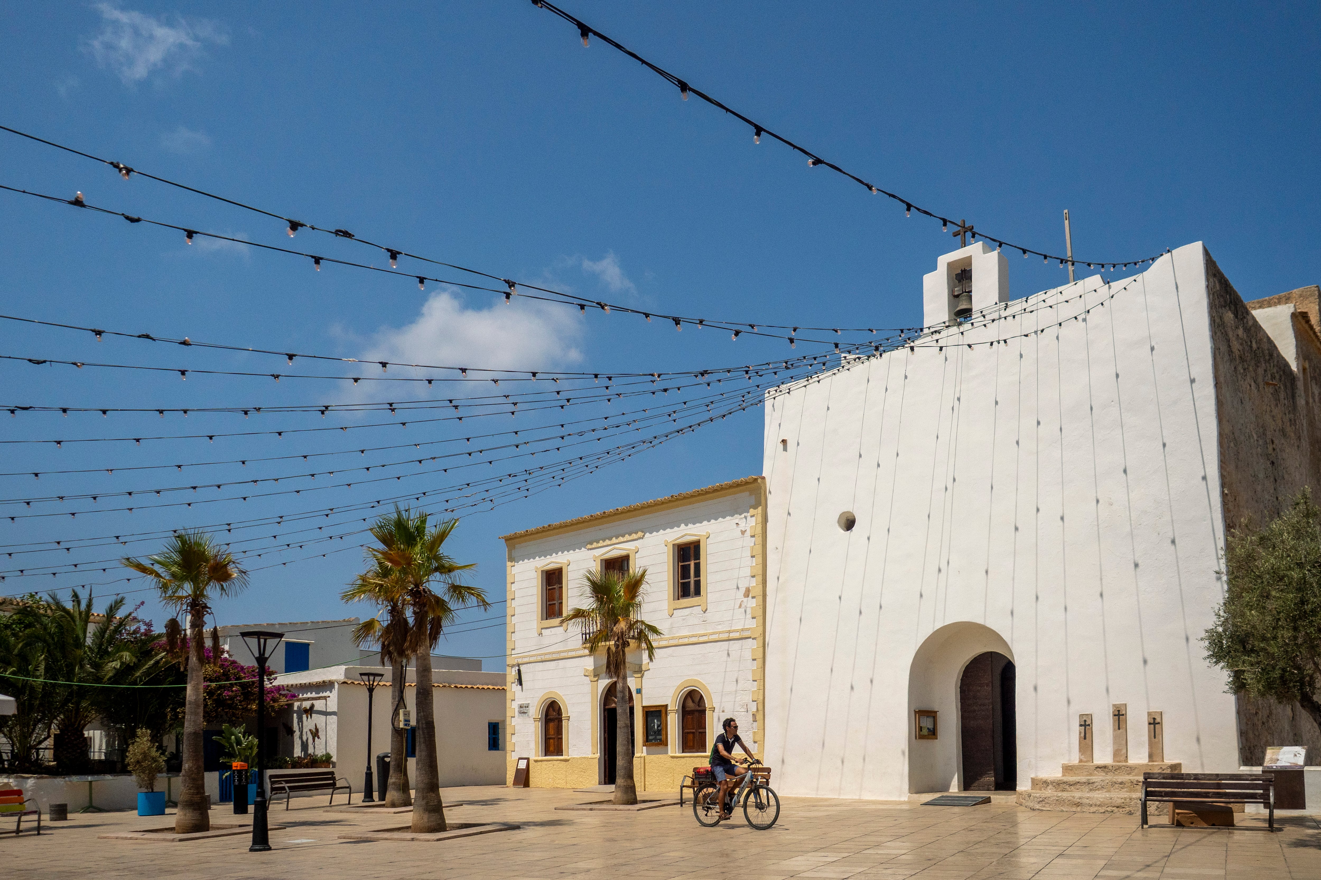 La iglesia de Sant Francesc, en la Plaça de la Constitució (Formentera).
