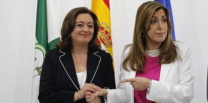 Susana Díaz, a la derecha, junto a Mar Moreno, en su toma de posesión.