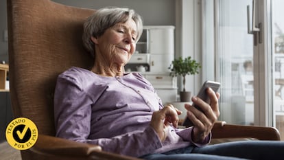 Artículo de EL PAÍS Escaparate que describe las ventajas de uso del teléfono para mayores Maximiliana.