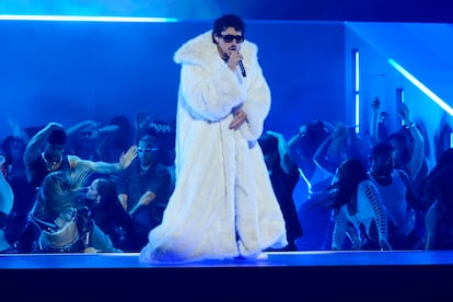 Bad Bunny durante su presentación en el Dolby Theatre de Los Ángeles, el 17 de marzo de 2025,