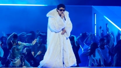 Bad Bunny durante su presentación en el Dolby Theatre de Los Ángeles, el 17 de marzo de 2025,