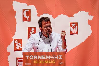 El presidente de la Generalitat y candidato a la reelección por ERC, Pere Aragonès, participa en un acto electoral en Barcelona, este domingo.