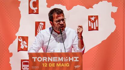 El presidente de la Generalitat y candidato a la reelección por ERC, Pere Aragonès, participa en un acto electoral en Barcelona, este domingo.