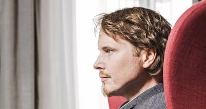 Grant Achatz posa para ICON en el NH Collection Eurobuilding de Madrid. Mientras le retrataban, seguramente descubrió el sabor de una cámara fotográfica cuando hace click.