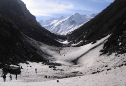 Ruta de trekking por el valle de Tirthan, en el parque nacional Gran Himalaya (India).