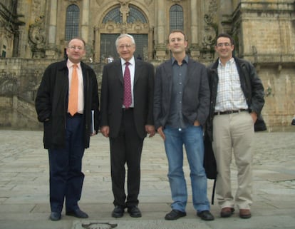 Los fundadores de Mestrelab junto al Nobel de Química Richard Ernst, en una visita que este realizó a Santiago de Compostela. De izquierda a derecha: Javier Sardina, Richard Ernst, Carlos Cobas y Santiago Domínguez.