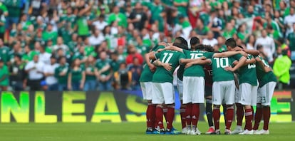 El equipo mexicano durante el amistoso contra Escocia.