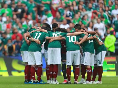 El equipo mexicano durante el amistoso contra Escocia.