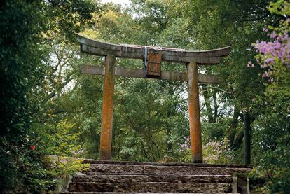 Puerta de acceso a un santuario. Naoshima, Kagawa