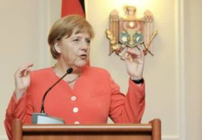 La canciller alemana Angela Merkel interviene durante una rueda de prensa en Chisinau, Moldavia.