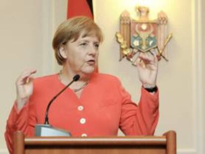 La canciller alemana Angela Merkel interviene durante una rueda de prensa en Chisinau, Moldavia.