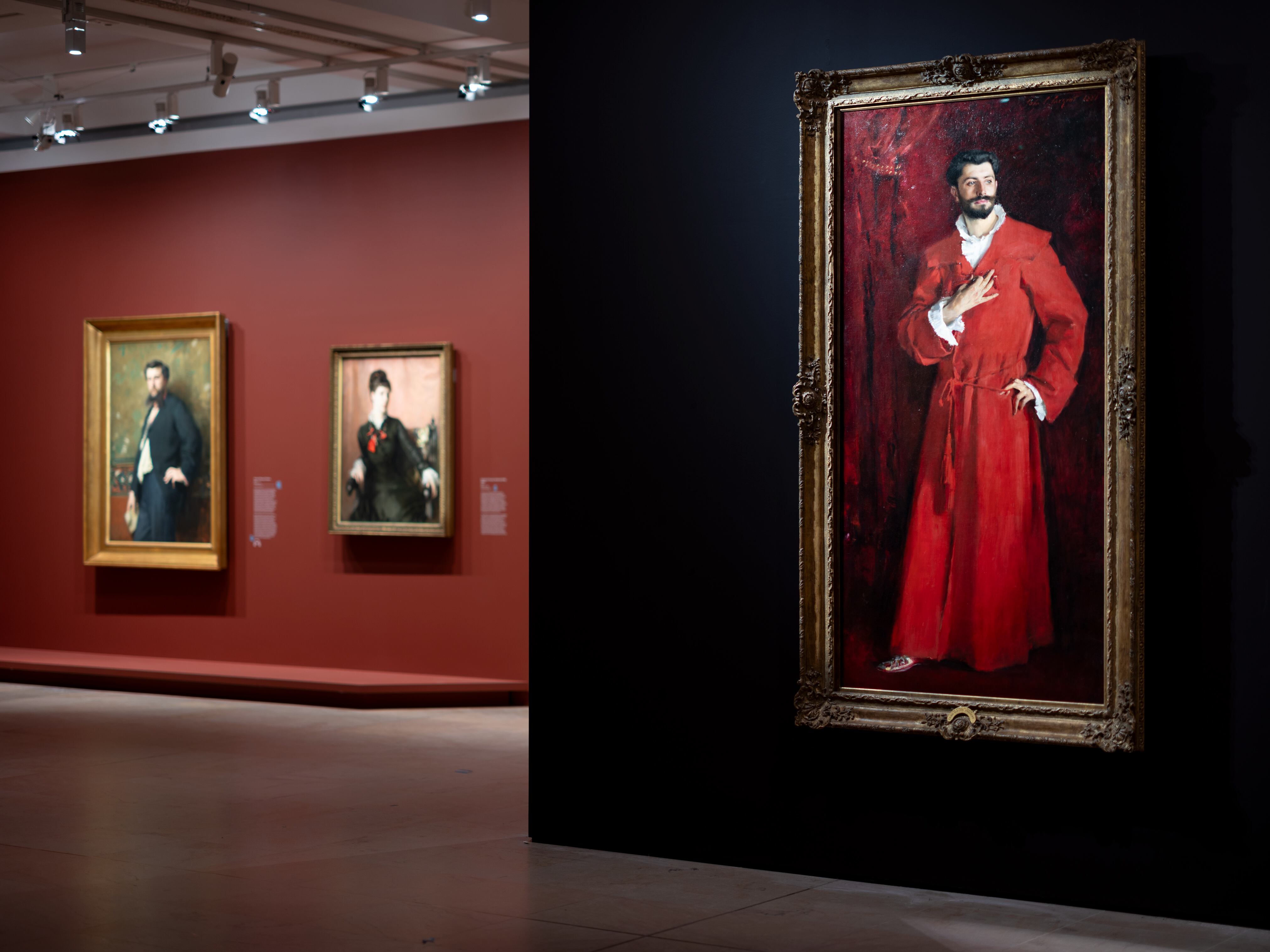 'El doctor Pozzi en su casa' (1881), de John Singer Sargent, expuesto en las salas del Museo de Orsay junto a otros cuadros del pintor.