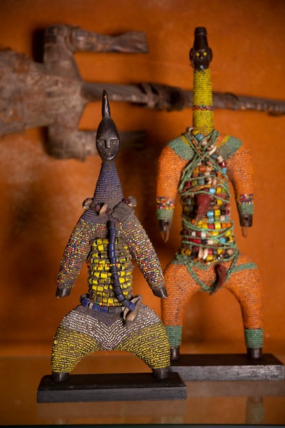 La colección se encuentra en una antigua casa de pescadores, del siglo XVIII. Su primer gran viaje a Asia fue en 1976, a India.