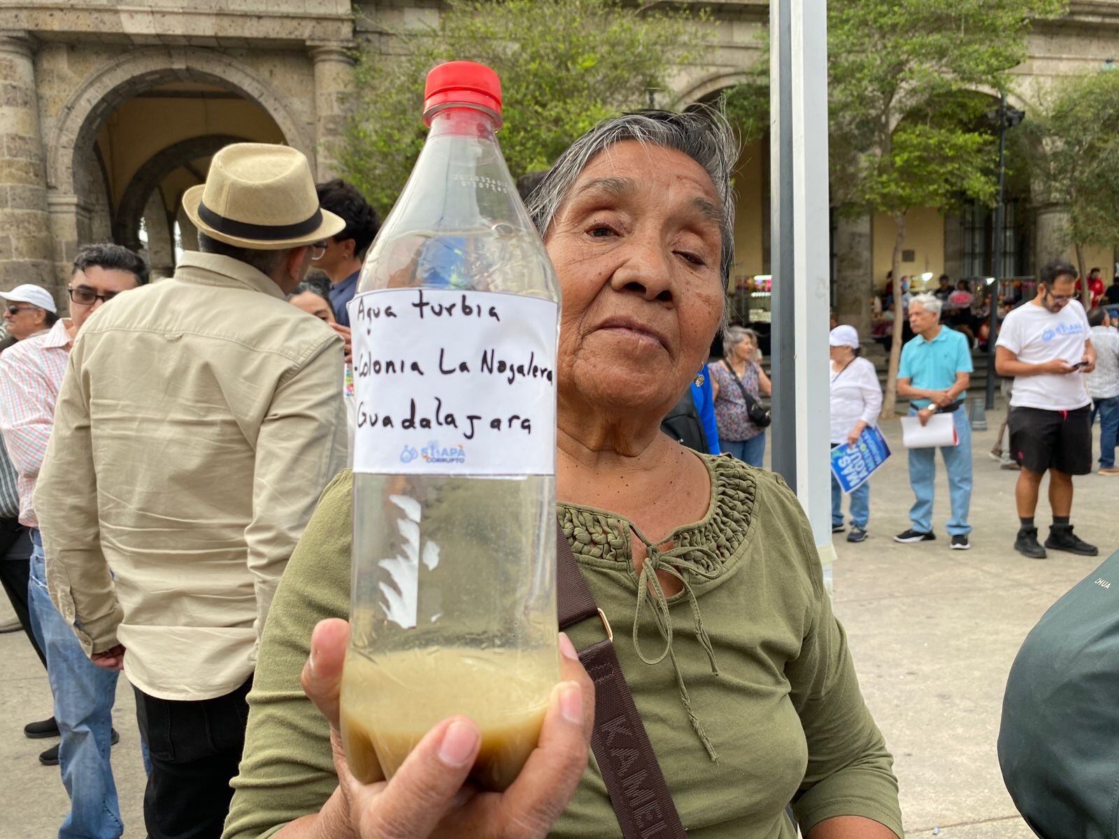 Jalisco remueve al titular del Sistema de Aguas en Guadalajara por la crisis de agua sucia que llega a los hogares