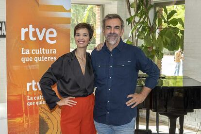 Paula Sainz-Pardo y Miguel Ángel Hoyos, presentadores de Culturas 2,