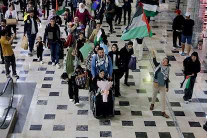 Gracias a la condición de refugiados que solicitaron a la Embajada de México en El Cairo, fue como la Comisión Mexicana de Ayuda a Refugiados decidió otorgarle a la familia Abed refugio, y el Instituto Nacional de Migración concedió la residencia permanente y visas humanitarias a toda la familia para vivir en México.