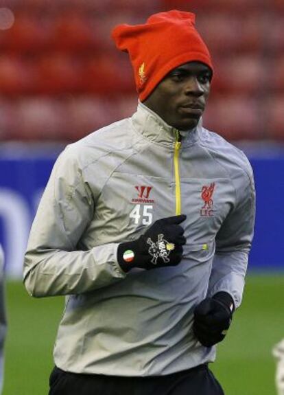 Balotelli, entrenándose en Anfield.