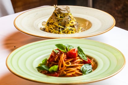 'Tagliolini'al 'tartufo' y espaguetis 'pomodoro e basilico' de Pulcinella.