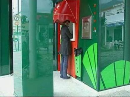 Un policía muere tras intentar atracar un banco en Fuengirola (Málaga)