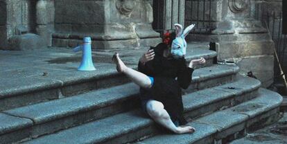 Imagen de una performanceen las escaleras de la iglesia de Santa Eufemia, en Ourense, durante el festival del año pasado.