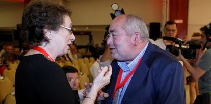 Aguayo se despide de Pastrana en el 10º congreso de UGT.