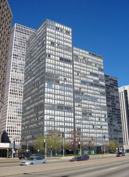 Edificio de Mies Van der Rohe en Chicago, el Lake Shore Drive Apartments.
