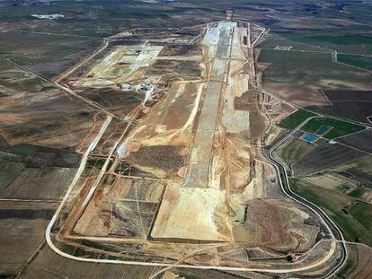 Las instalaciones del que será el aeropuerto de Lleida-Alguaire ya toman forma a un año de que acabe la obra.