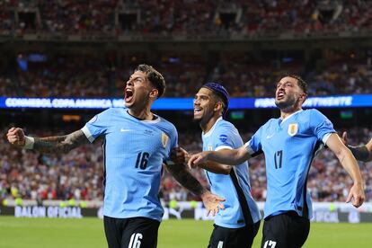 Mathías Olivera festeja el gol que eliminó a EE UU de la Copa América 2024, este lunes en Kansas City.